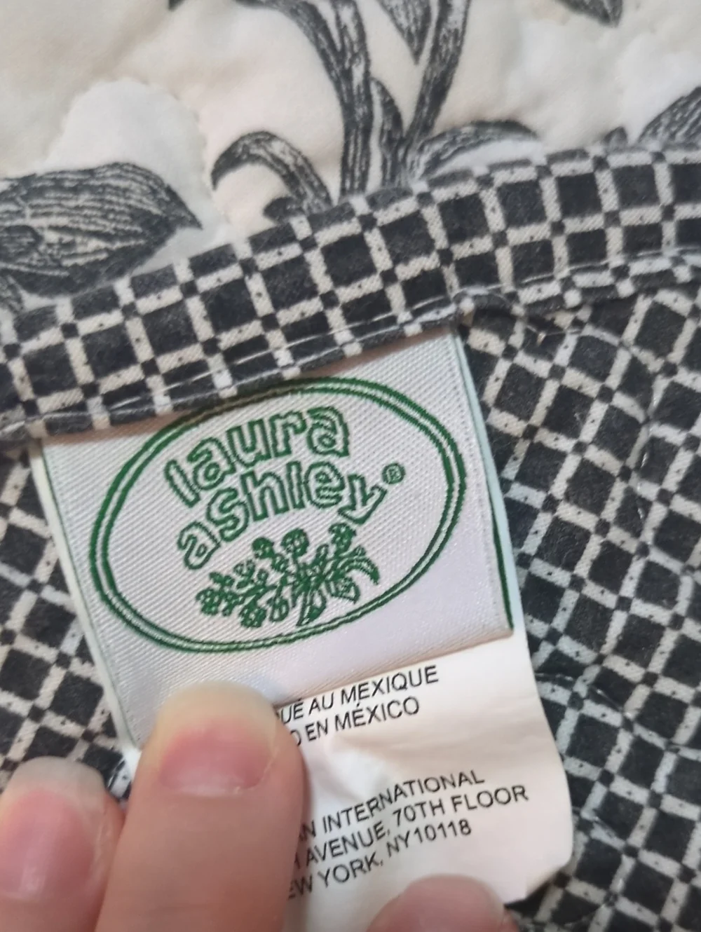 Laura Ashley Queen Quilt 90x90 Black White Floral Toile Cotton Reversible Beddin